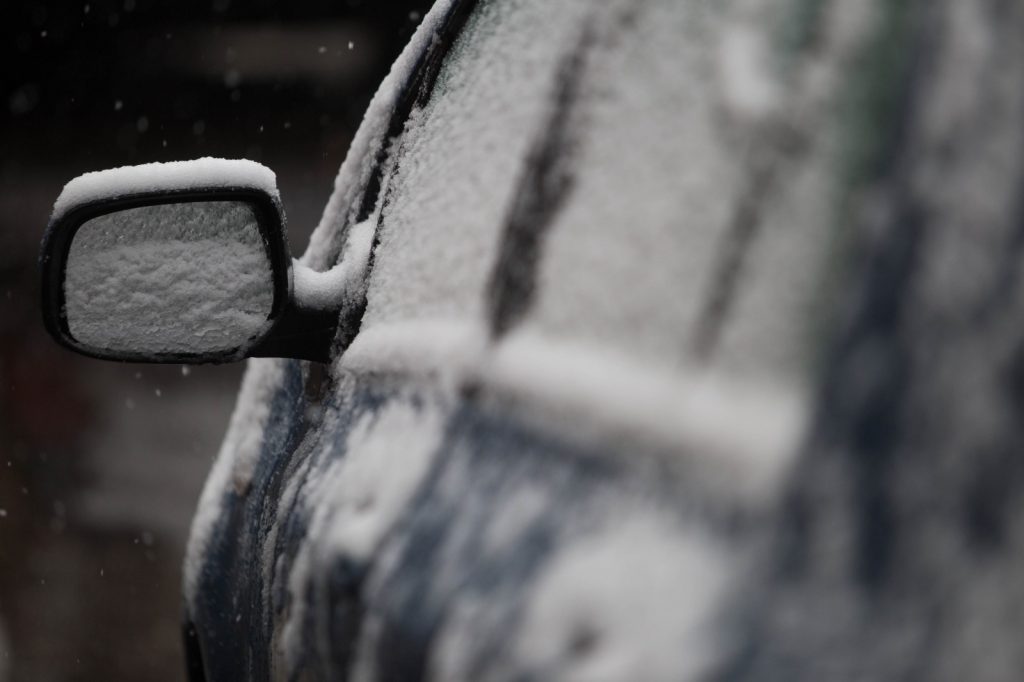 Avertizare meteo: Ninsori, vânt şi polei în aproape toată țara