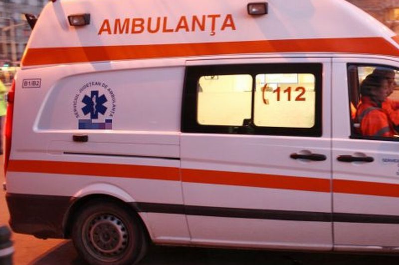 Accident cu un mort și un rănit grav în Teleorman, după ce mașina în care se aflau a intrat în coliziune cu un cap de pod
