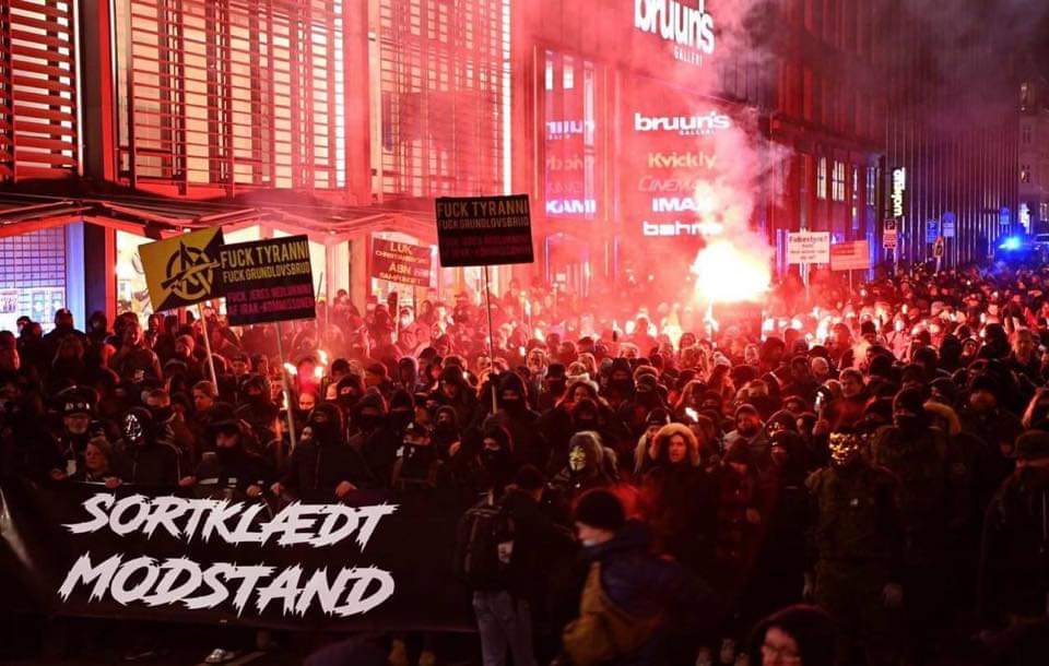 Europa se răscoală împotriva liderilor politici. Proteste de stradă și în Danemarca! Măsurile antiCovid stârnesc furia cetățenilor! (VIDEO)