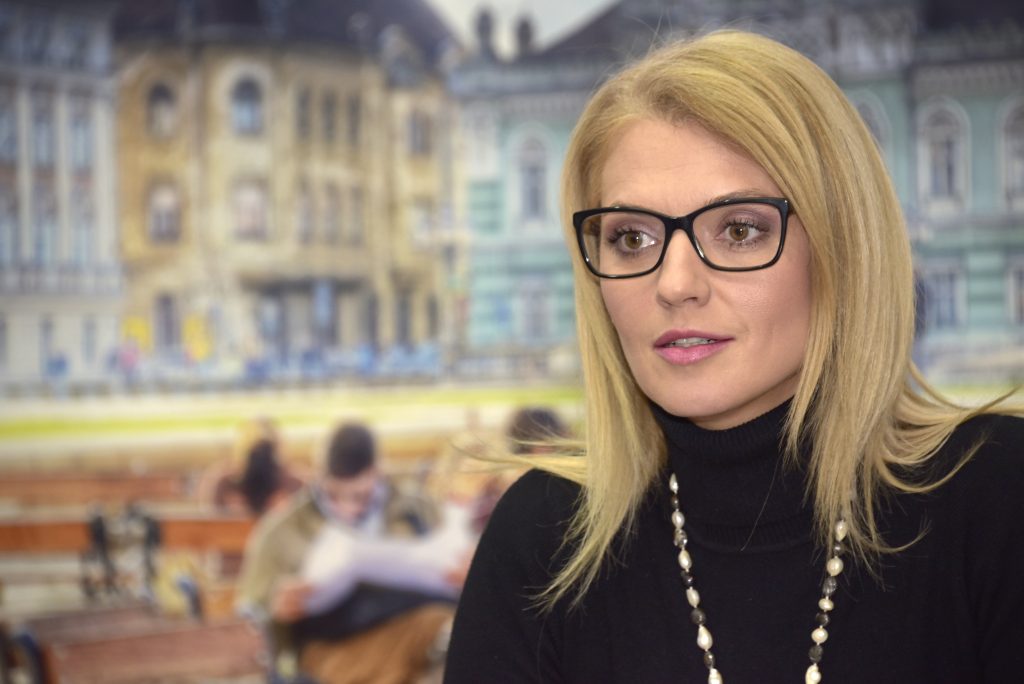Propunerea senatoarei PNL Alina Gorghiu: Profesorii trimişi în judecată pentru fapte împotriva libertăţii şi integrităţii sexuale să fie suspendaţi de la catedră