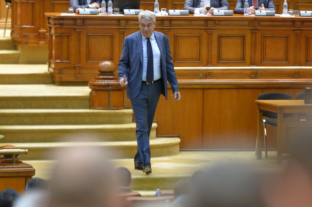 Mihai Tudose: Cîțu este astăzi la Bruxelles. Explică, eventual, cât de greu îi este lui ca premier să îndrepte porcăriile făcute tot de el și de ai lui