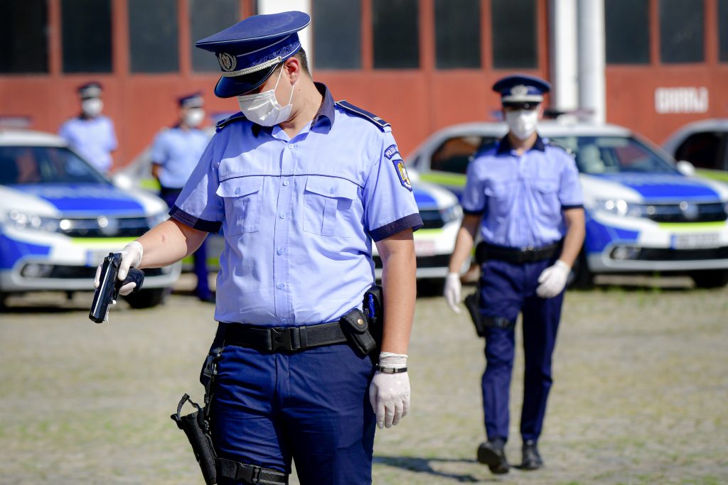 Polițist din Bârlad, bănuit că și-a vândut uniforma pe internet! Ce pedeapsă riscă omul legii
