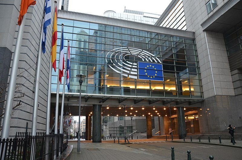 Parlamentul European a hotărât că salariul minim ar putea contribui la reducerea inegalităţilor. Eurodeputat român: „Vorbim de o posibilă creștere care merge spre 20-30 de procente”