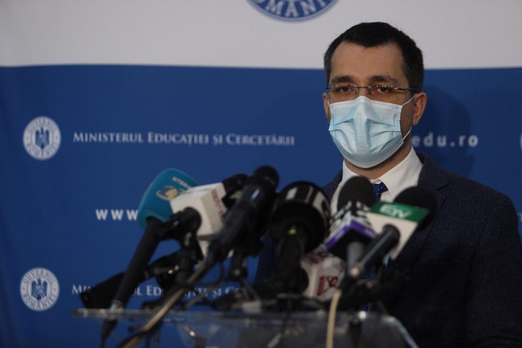 Cum se va face testarea COVID-19 în școli? Voiculescu: Părinții să semneze acordul cât mai repede