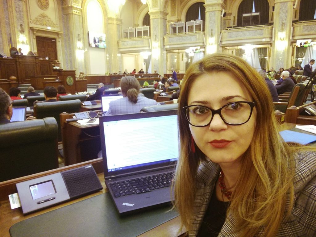 Florina Presadă demisionează din USR: „Dubla măsură, ipocrizia, lipsa de transparență și politica de gașcă au devenit emblematice pentru noul USR. Demisia nu înseamnă și dorința de a mă despărți de politică”