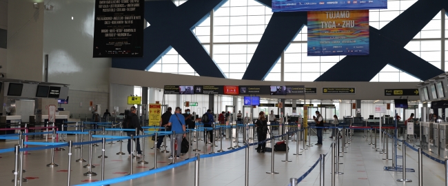 Peste 400 de cetățeni indieni care lucrau în Ucraina vor fi repatriați sâmbătă, anunță Compania Naţională Aeroporturi Bucureşti