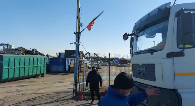 Primarii din Capitală au început să confiște mașini care aruncă ilegal deșeuri. După Sectorul 6, un alt edil din București a procedat la fel