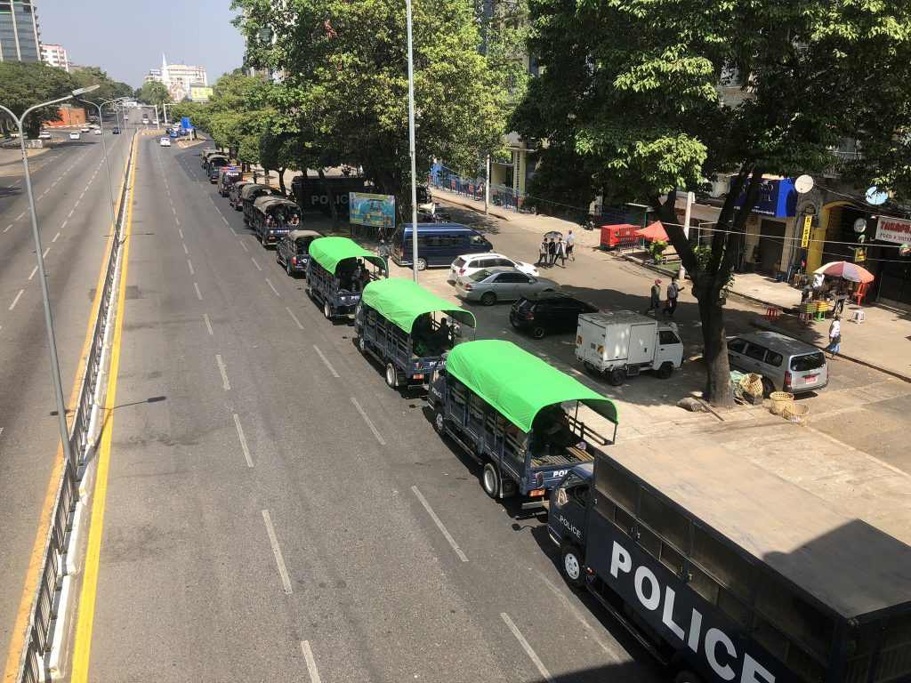 MYANMAR. Mii de oameni protestează în Yangon împotriva loviturii de stat militare! (Galerie FOTO&VIDEO)