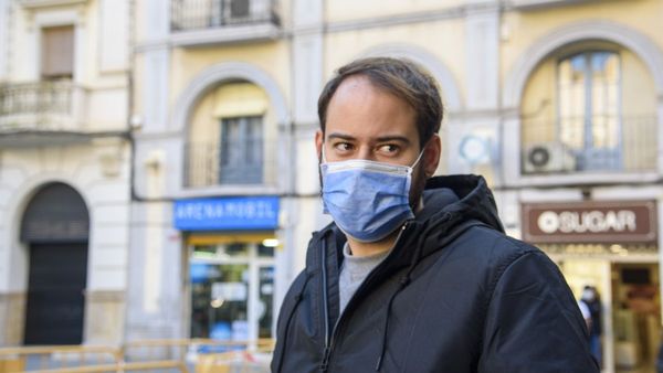 Cunoscut rapper, arestat! Era „bombardier” pe Twitter, unde amenința forțele de ordine. Ce a făcut când l-au înconjurat „mascații” (VIDEO)