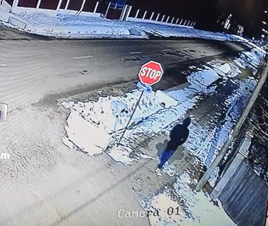 Un tânăr de 17 ani s-a sinucis după ce s-a așezat pe calea ferată! Cu două zile înainte și-ar fi șters contul de Facebook (VIDEO)
