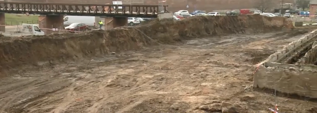 Biserică veche de sute de ani, dezgropată la Oradea! Muncitorii săpau pentru o parcare modernă (VIDEO)