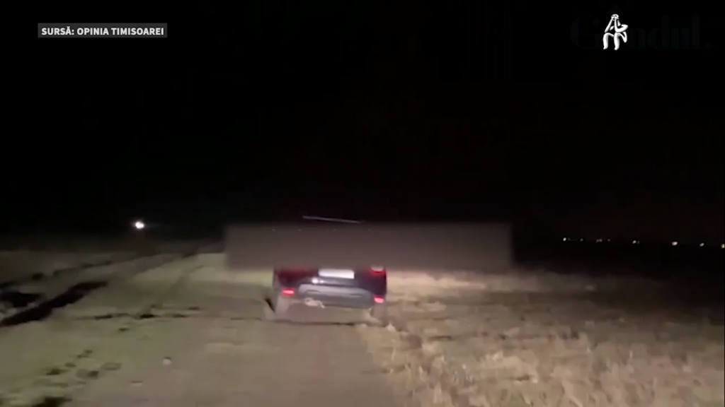 GÂNDUL LIVE. Urmărire ca în filme în Timiș. Polițiștii au tras focuri de armă. Șoferul a abandonat mașina și a fugit