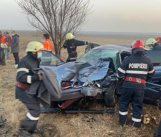 Cinci persoane au fost rănite într-un accident produs în Dâmbovița. Un microbuz și două mașini s-au ciocnit