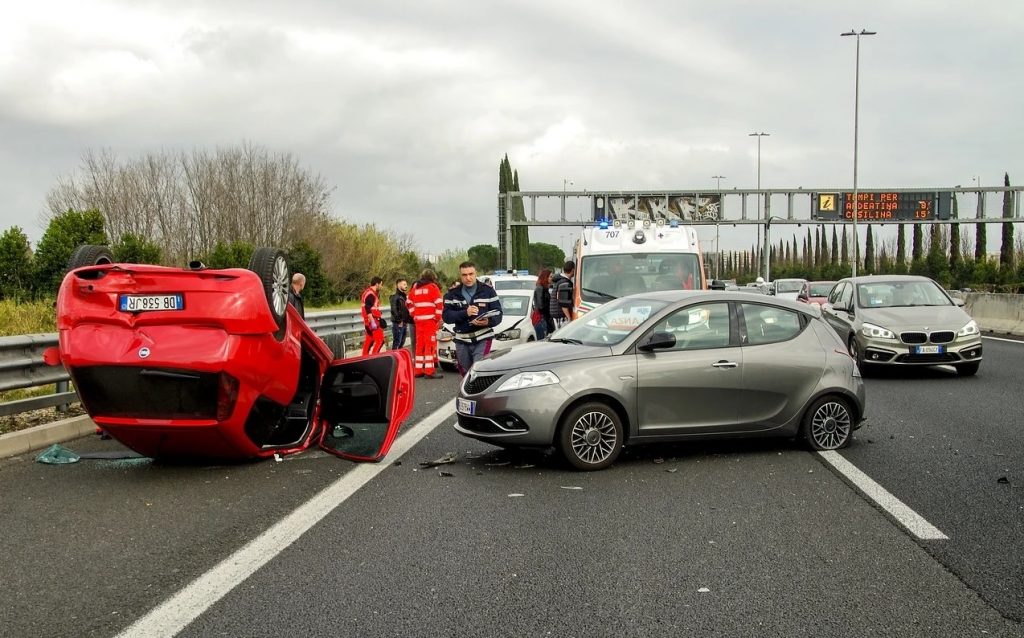 Grav accident rutier pe A1, cu patru răniți. Trei ambulanțe, chemate la fața locului
