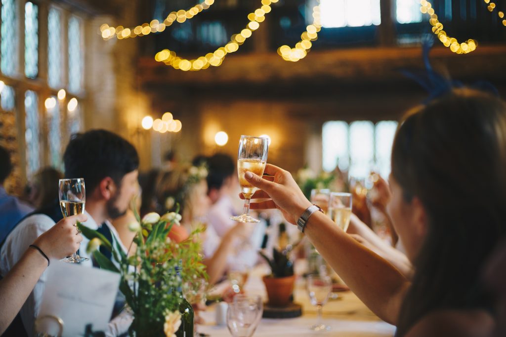 Petrecere într-un club din București, oprită de Valentine`s Day. Au fost date amenzi pentru nerespectarea distanțării și lipsa măștii de protecție