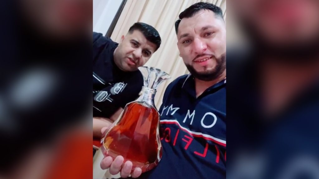 Rudele din România ale bărbatului care l-a executat, în Los Angeles, pe liderul clanului Sadoveanu, păzite de polițiști înarmați. „Mascații patrulează prin fața casei noastre, în fiecare zi” (EXCLUSIV)