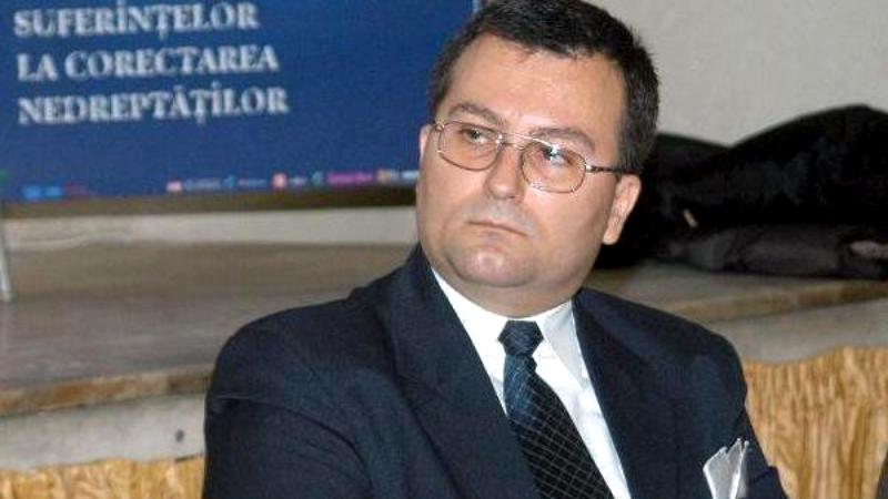 Un cunoscut avocat vrea să depună o coroană de flori pe scările Facultății de Drept din București: „Educație Trecută în Online – Odihnă  Veșnică”