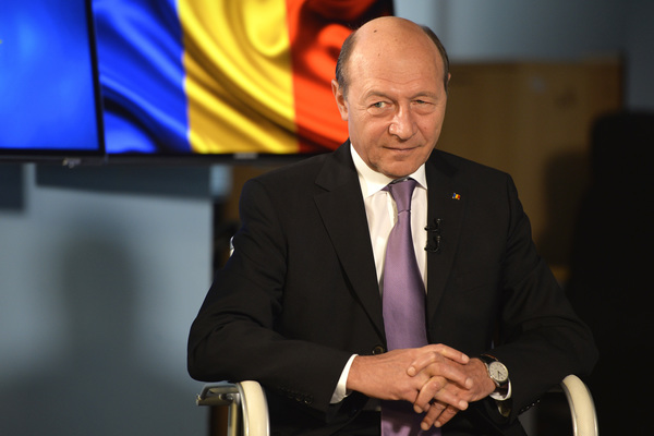 Traian Băsescu, îngrijorat de o nouă explozie de cazuri de COVID-19, odată cu redeschiderea școlilor: “Mă tem că le vom închide pe 8 martie!”