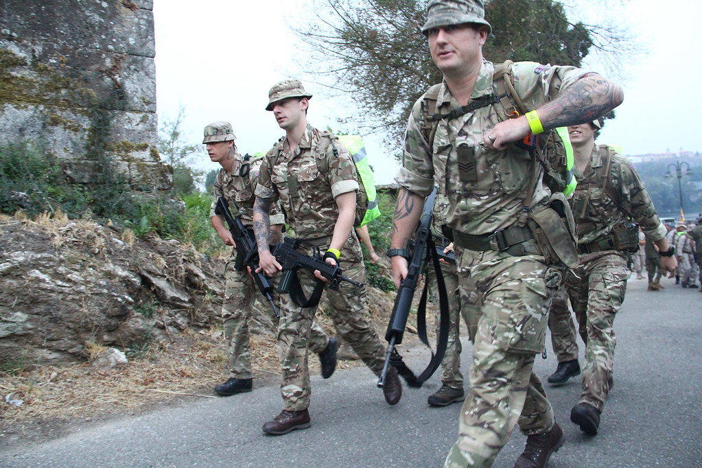 Militarii britanici degradați pentru orientările lor sexuale, victorie în fața sistemului! Decizia care schimbă totul