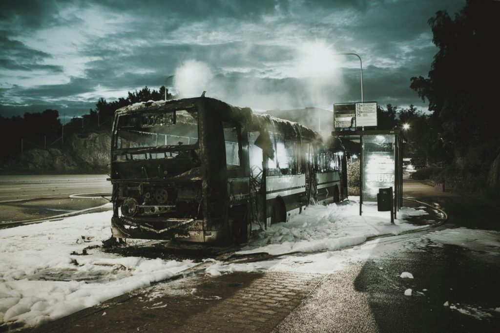 Autobuz cu 30 de pasageri, în flăcări pe DN14, în Sibiu!