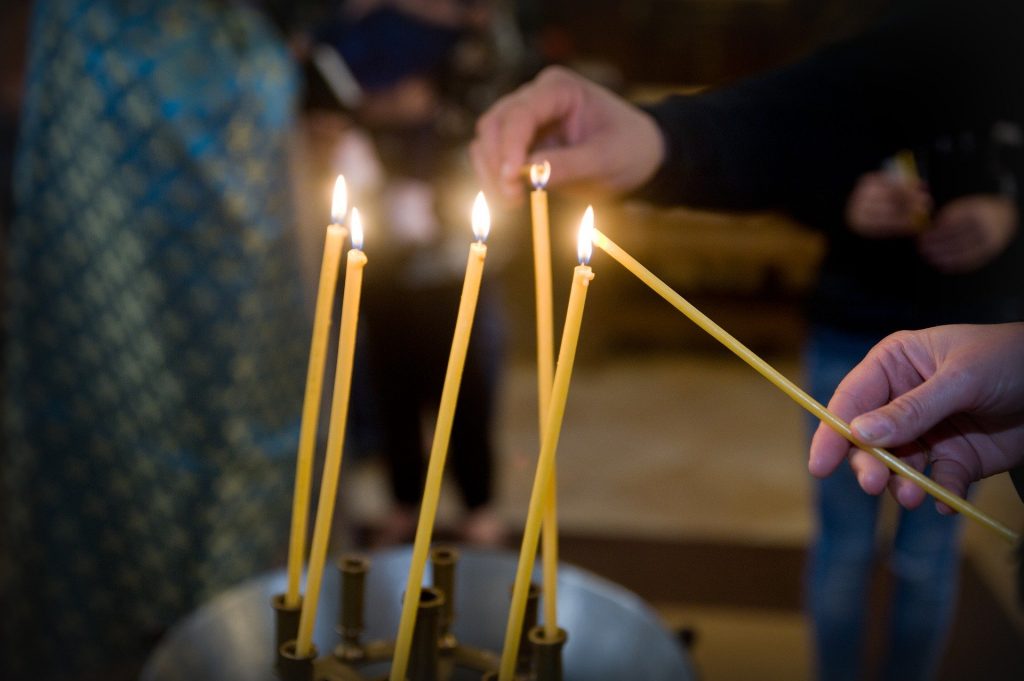 Arhiepiscopia Sucevei, mesaj despre cazul bebelușului mort după botez: Nu există cuvânt şi nici faptă care să şteargă lacrimile şi să aline inimile frânte
