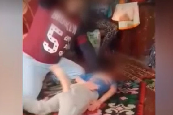 Un nou caz de violență domestică: Și-a bătut copilul cu o scândură! Tatăl agresiv a fost reținut (VIDEO)