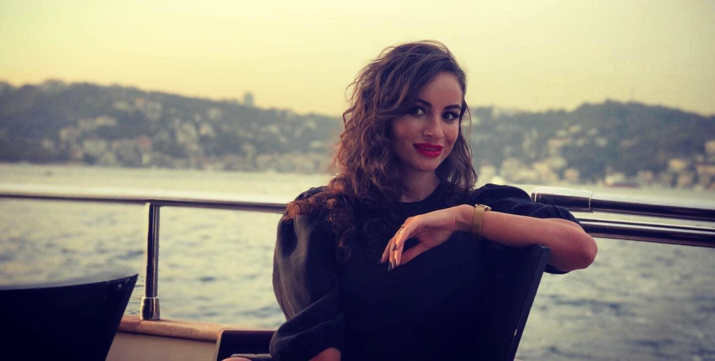 Autoarea Corina Bezdîga Verlot: „Îmi doresc să mai scriu și să trezesc aceleași emoții cititorilor mei”