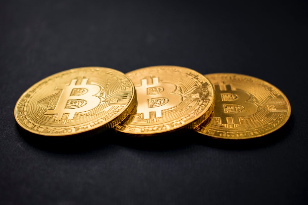 Elon Musk apără investiția Tesla în Bitcoin: „Bitcoin este aproape la fel de bun ca banii cash”