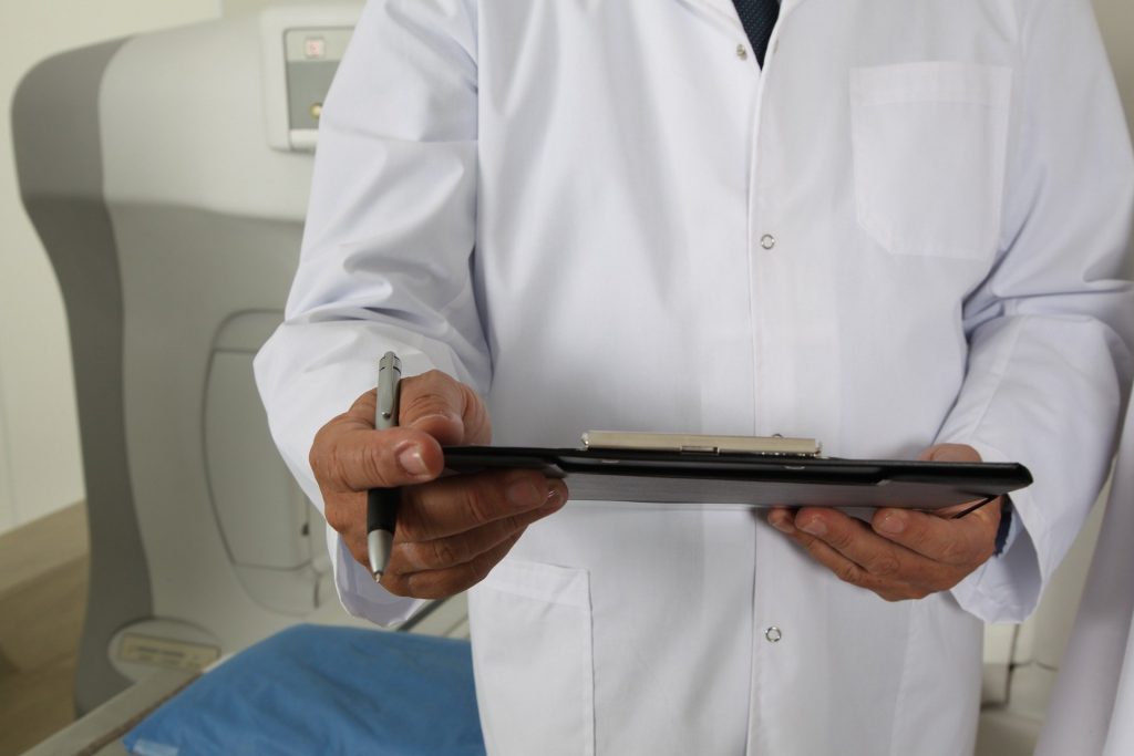 Medic: Pacienţii oncologici sunt încurajaţi să îşi învingă teama de COVID. Amânarea unui tratament poate duce la efecte catastrofale