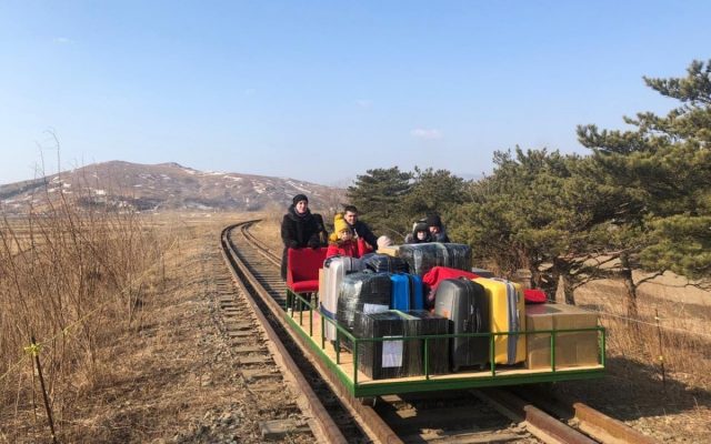 „Evadare” cu drezina din Coreea de Nord! Aventura unor diplomați ruși (VIDEO)