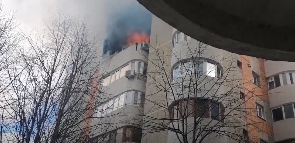 Cazul femeii care a murit în timp ce încerca să se salveze din calea unui incendiu: De ce nu a putut fi salvată de pompierii ISU / Momentul șocant în care cade de pe bloc – VIDEO