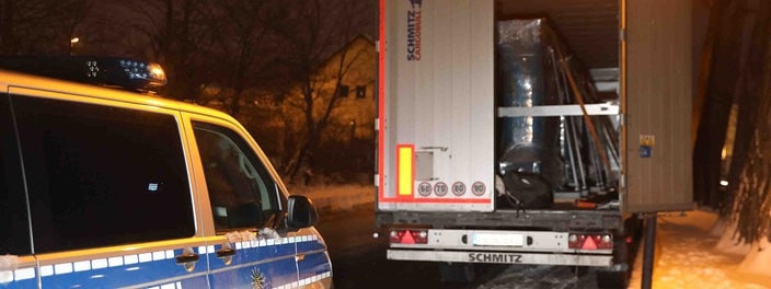 Refugiați din Afghanistan, descoperiți degerați în camionul unui șofer român