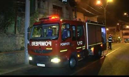 O fetiță de 4 ani și mama sa, de 31 de ani, găsite decedate în casă. Pompierii au fost chemaţi chiar de tatăl femeii