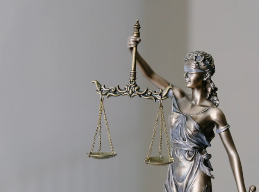 Asociația Magistraților din România (AMR) și Asociația Judecătorilor pentru Apărarea Drepturilor Omului (AJADO) denunță public atitudinea ipocrită a ambasadelor străine cu privire la independența justiției în România