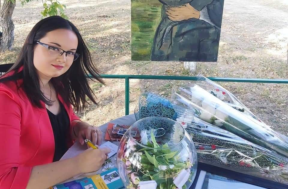 Marinela Lungu: „E periculos să scrii mai mult decât citești. Nicio zi fără un rând scris, dar și citit”
