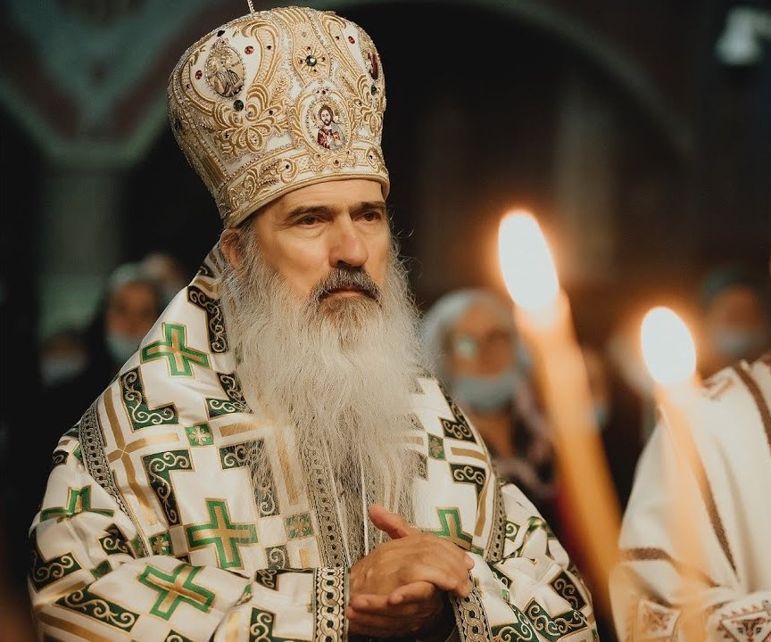 Discuții în contradictoriu între înalții ierarhi ai BOR pe marginea Tainei Sfântului Botez. Sinodul va tranșa „meciul” Teodosie – Calinic
