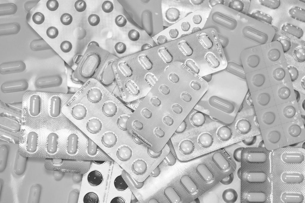 S-a tratat singur de COVID cu paracetamol, dar a murit în urma supradozei! Câte pastile a luat bărbatul