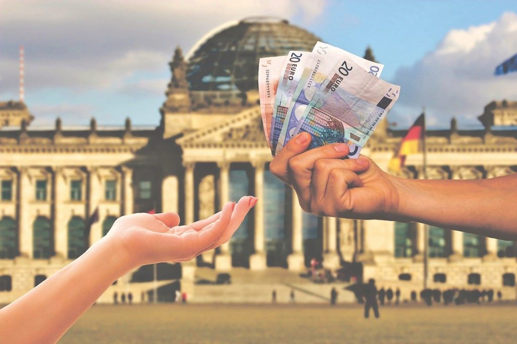 Milioane de euro din alocații și ajutoare ilegale în Germania! „Patru au, patru case. Toate sunt așa mari. Nu știu de unde…”