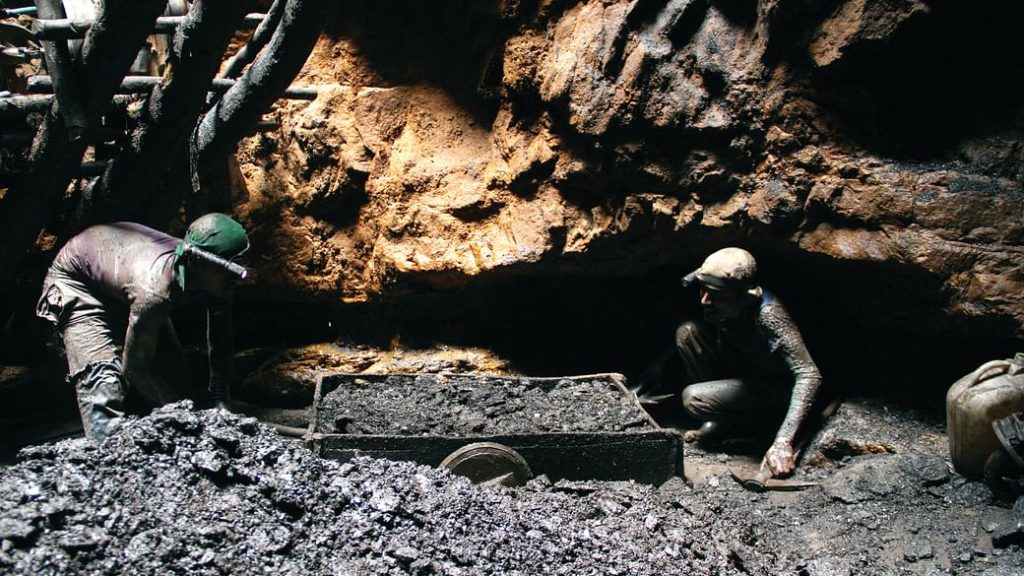Raport: Coreea de Nord își exploatează cetățenii pentru a contribui la creșterea comerțului cu cărbune