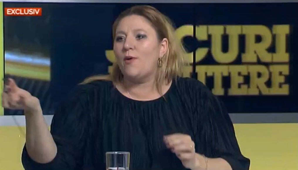 Diana Șoșoacă, din nou „o ieșire” la TV! „Nu pot să stau lângă o asemenea caricatură de jurnalist” / „O nesimțită ordinară sunteți! Păi nu vă e rușine?” – FOTO