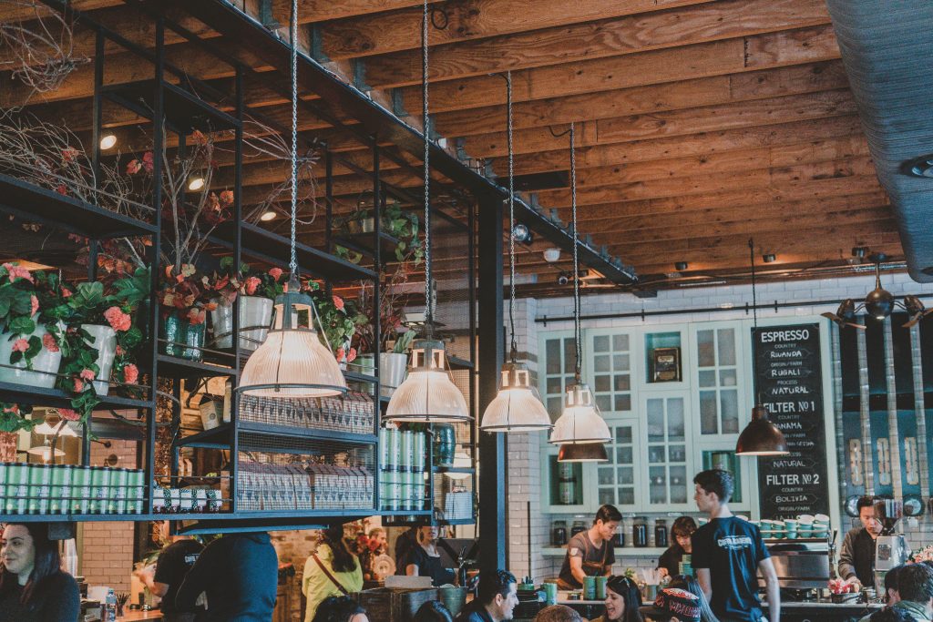 Restaurantele din Alba Iulia se închid din nou, la interior. HoReCa a înaintat o petiție către prefect