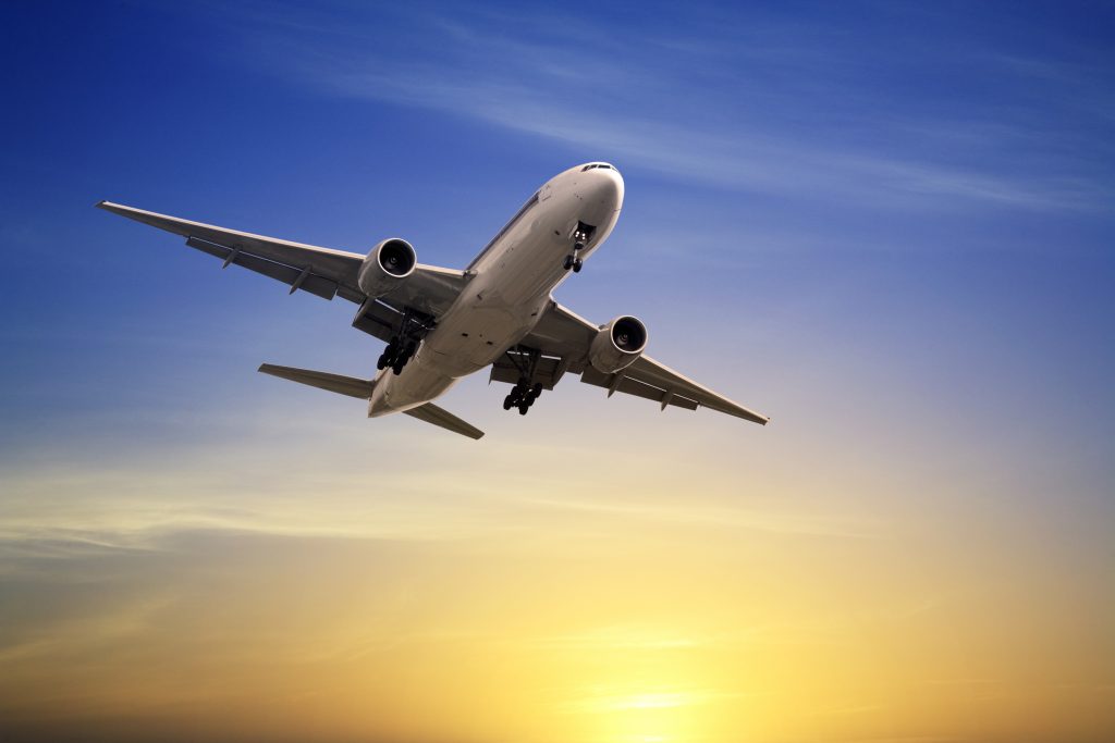 Aterizare de urgență la Moscova după ce un Boeing 777 a avut probleme la motor