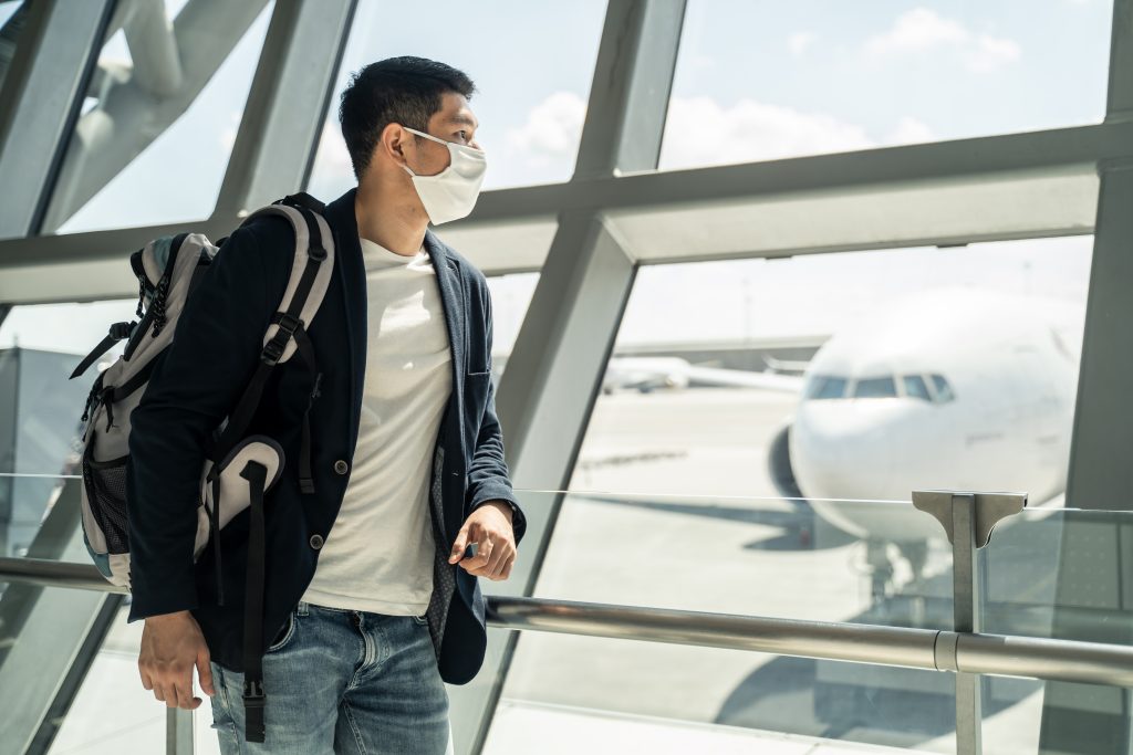 Ce se întâmplă cu turiștii care se îmbolnăvesc de COVID-19 în vacanță. Explicațiile lui Raed Arafat