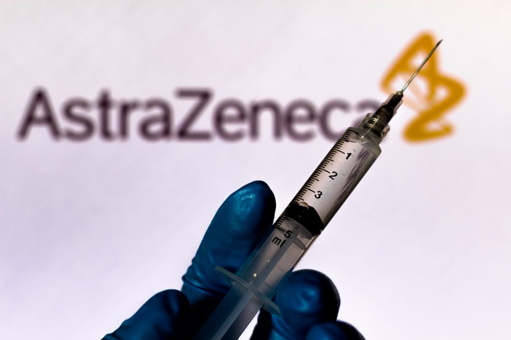 Studiu: Vaccinul AstraZeneca este eficient împotriva tulpinii britanice a SARS-CoV-2 și previne 100% din cazurile grave de boală