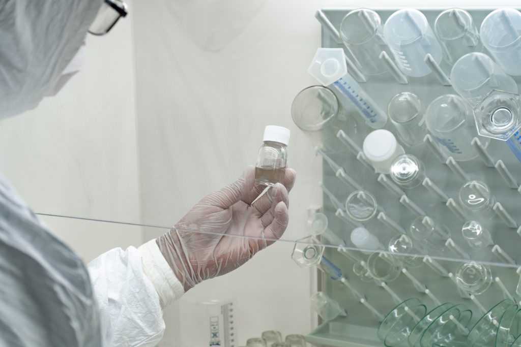 Agenția Europeană a Medicamentului recomandă utilizarea cocktailului de anticorpi produs de Regeneron în tratarea COVID-19