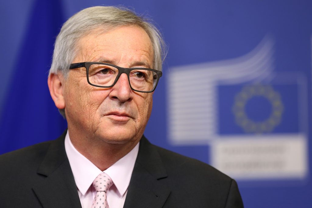 Jean-Claude Juncker critică decizia UE de a monitoriza și controla exporturile de vaccin anti-COVID