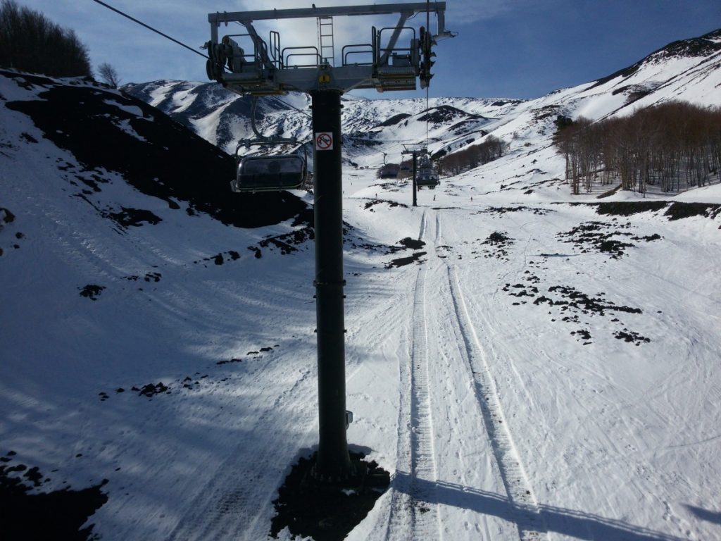 Peste 100 de turiști, blocați în telescaunul din Valea Soarelui!