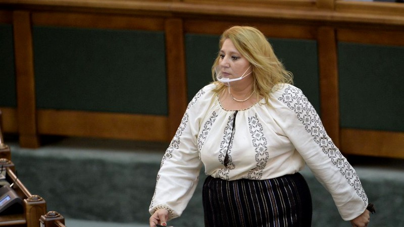 Diana Șoșoacă, un nou mesaj controversat: „Pentru voi, idioților, imbecililor, care ați făcut din COVID un țel în viață, sper să vă ia Ala rău pe toți”