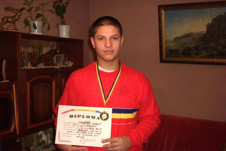 Multiplu campion la lupte, găsit mort într-o clădire părăsită din București! Trupul sportivului era plin de înțepături! (EXCLUSIV)