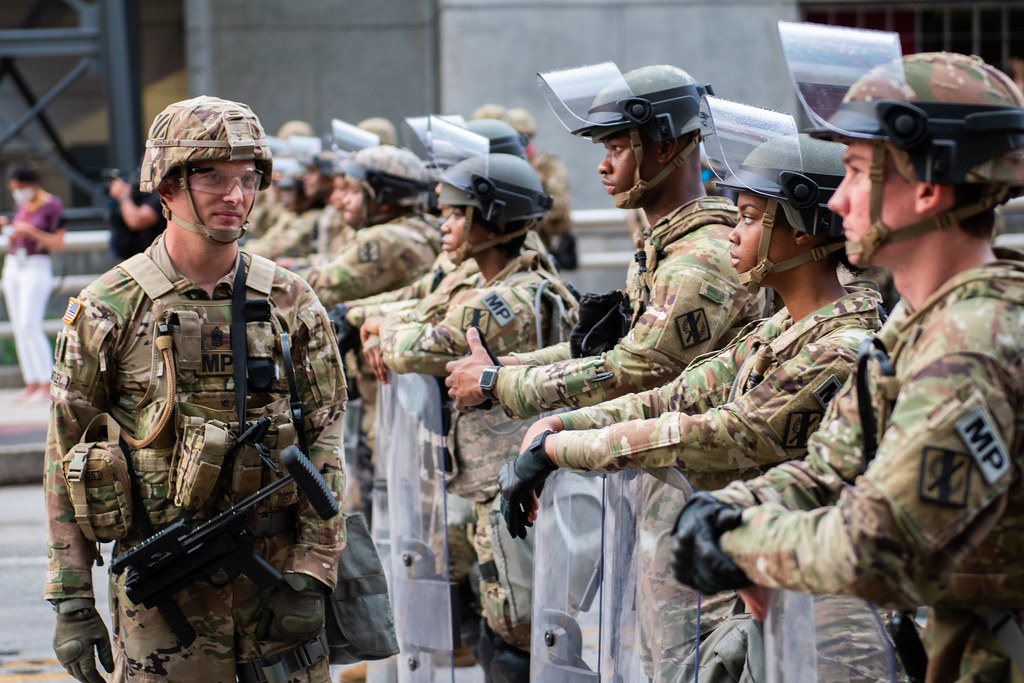 Ordin de la Pentagon: persoanele transgender, excluse din armata SUA!